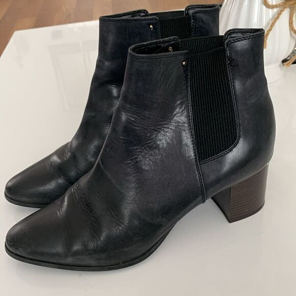 Calvin Klein Black Leather Stacked Heel Ankle Booties Size 9 - Picture 2 of 10